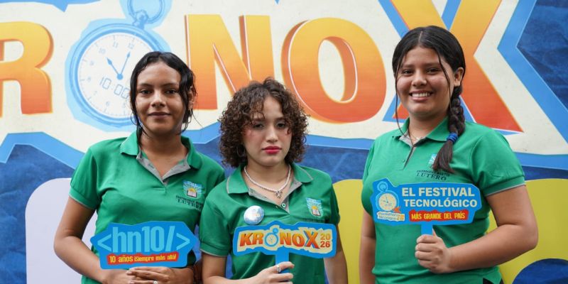 Participantes premiadas en el lanzamiento