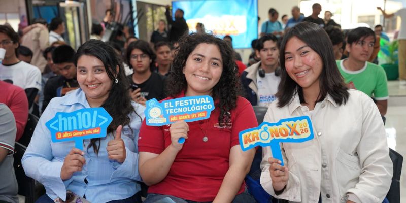 Equipo ganador del primer lugar del festival